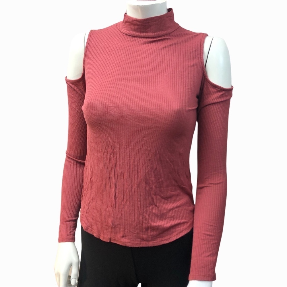 5/$20 TROUVE mauve cold shoulder mock neck top